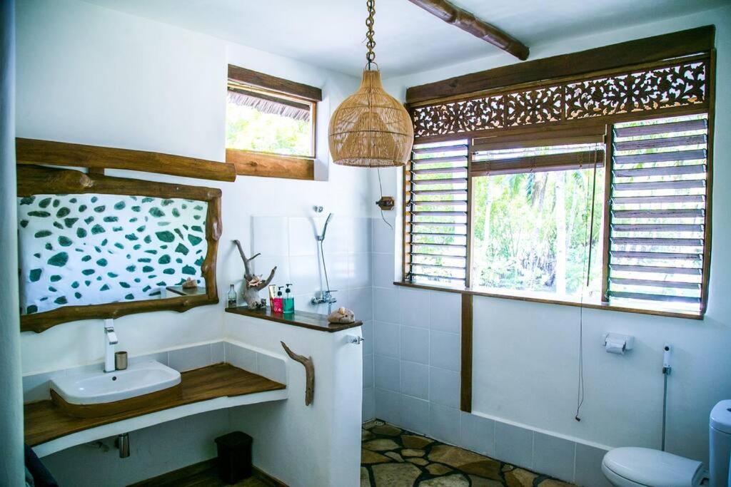 Beach-Front Sumbawa Surf House Lemonga Екстер'єр фото