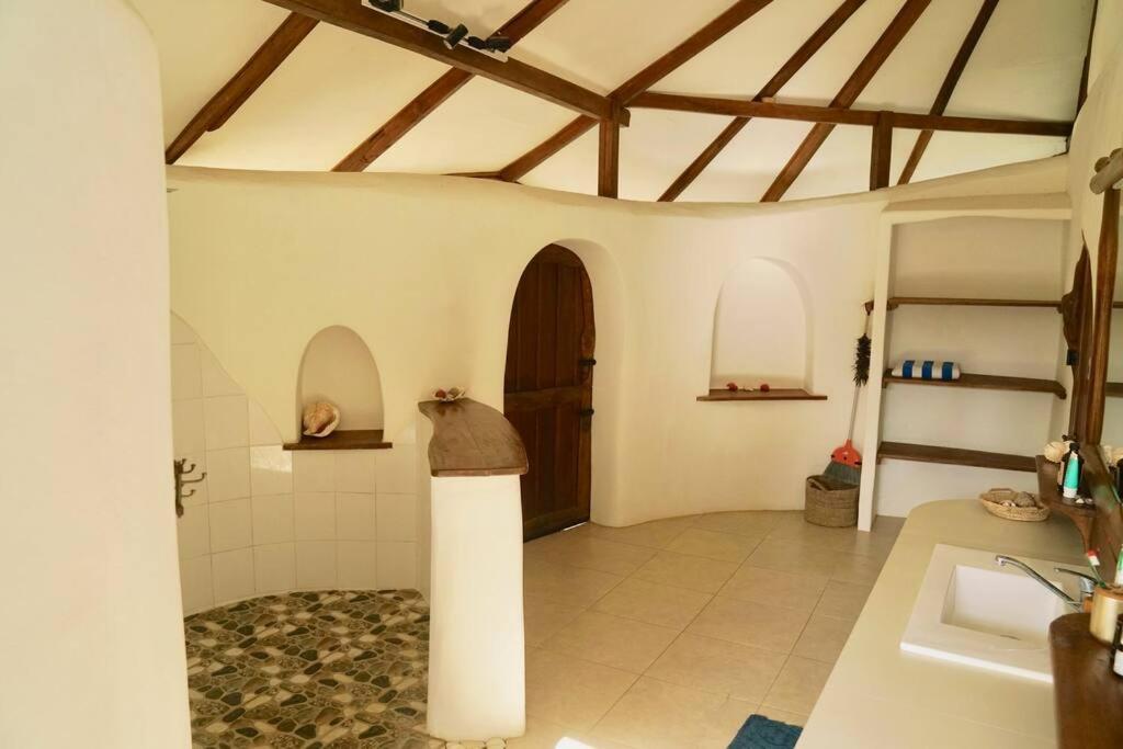 Beach-Front Sumbawa Surf House Lemonga Екстер'єр фото