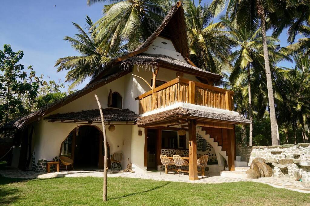 Beach-Front Sumbawa Surf House Lemonga Екстер'єр фото