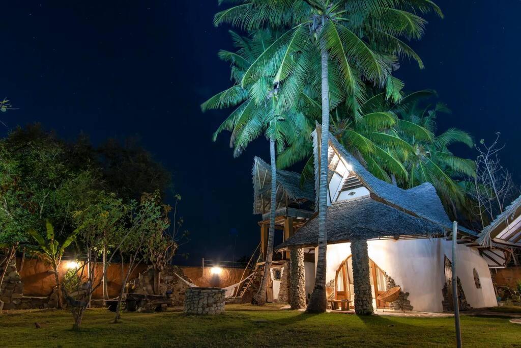 Beach-Front Sumbawa Surf House Lemonga Екстер'єр фото